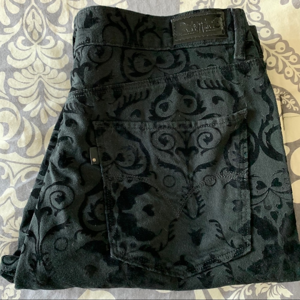 Levi mid rise skinny black pants.